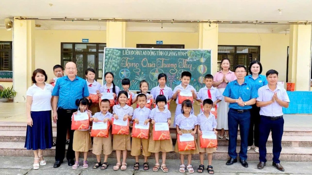 Trung thu nghĩa tình
