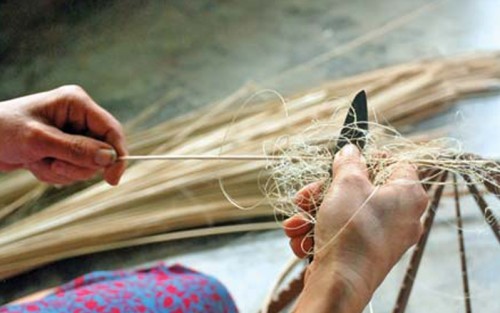 Nghề chằm nón lá