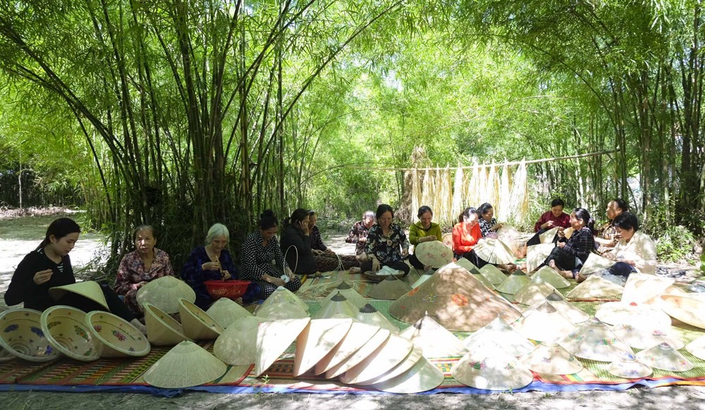 Nghề chằm nón lá