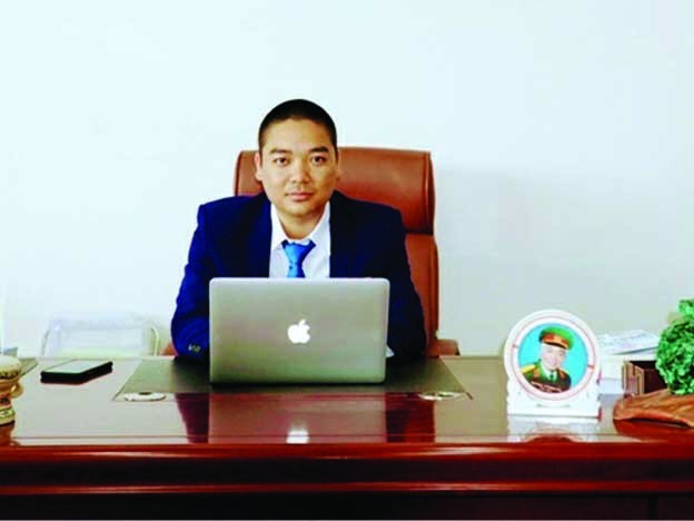 Giám đốc doanh nghiệp Hoàng Gia Phát: K.S Vũ Văn Toản. Giám đốc doanh nghiệp Hoàng Gia Phát: K.S Vũ Văn Toản.