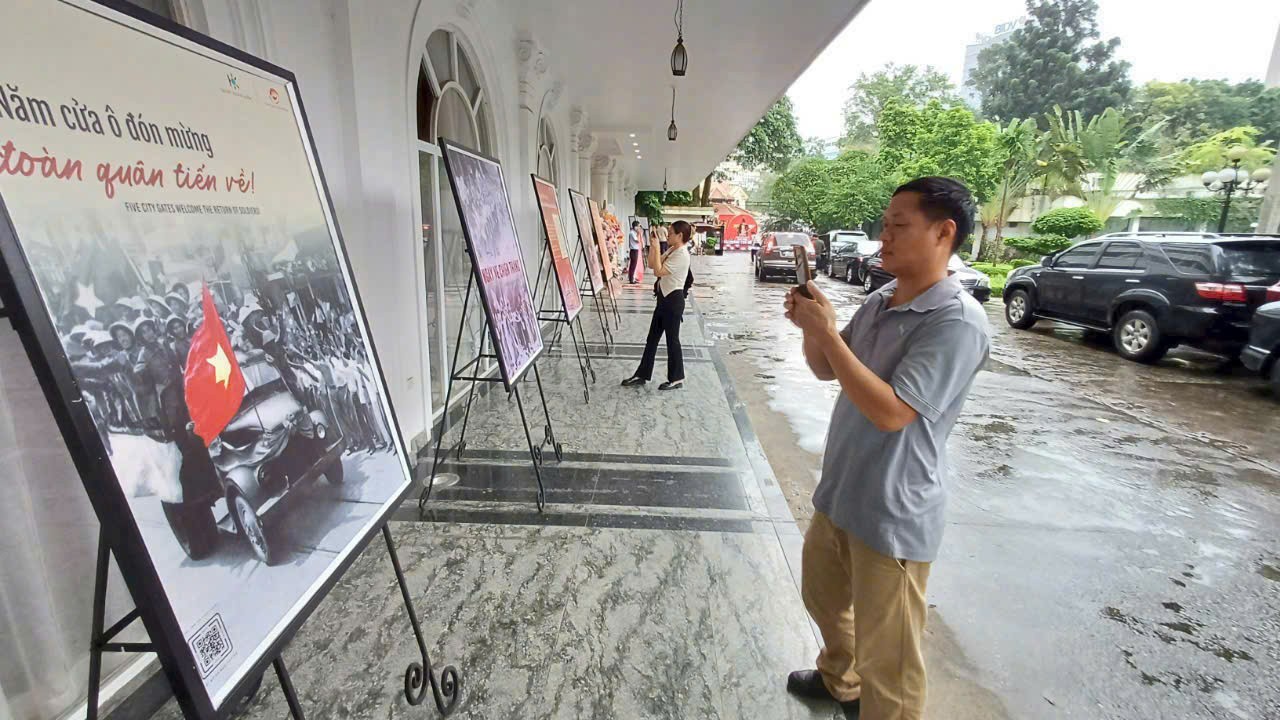 Ấn tượng Triển lãm 3D trực tuyến “Hỡi đồng bào Thủ đô” Ấn tượng Triển lãm 3D trực tuyến “Hỡi đồng bào Thủ đô”