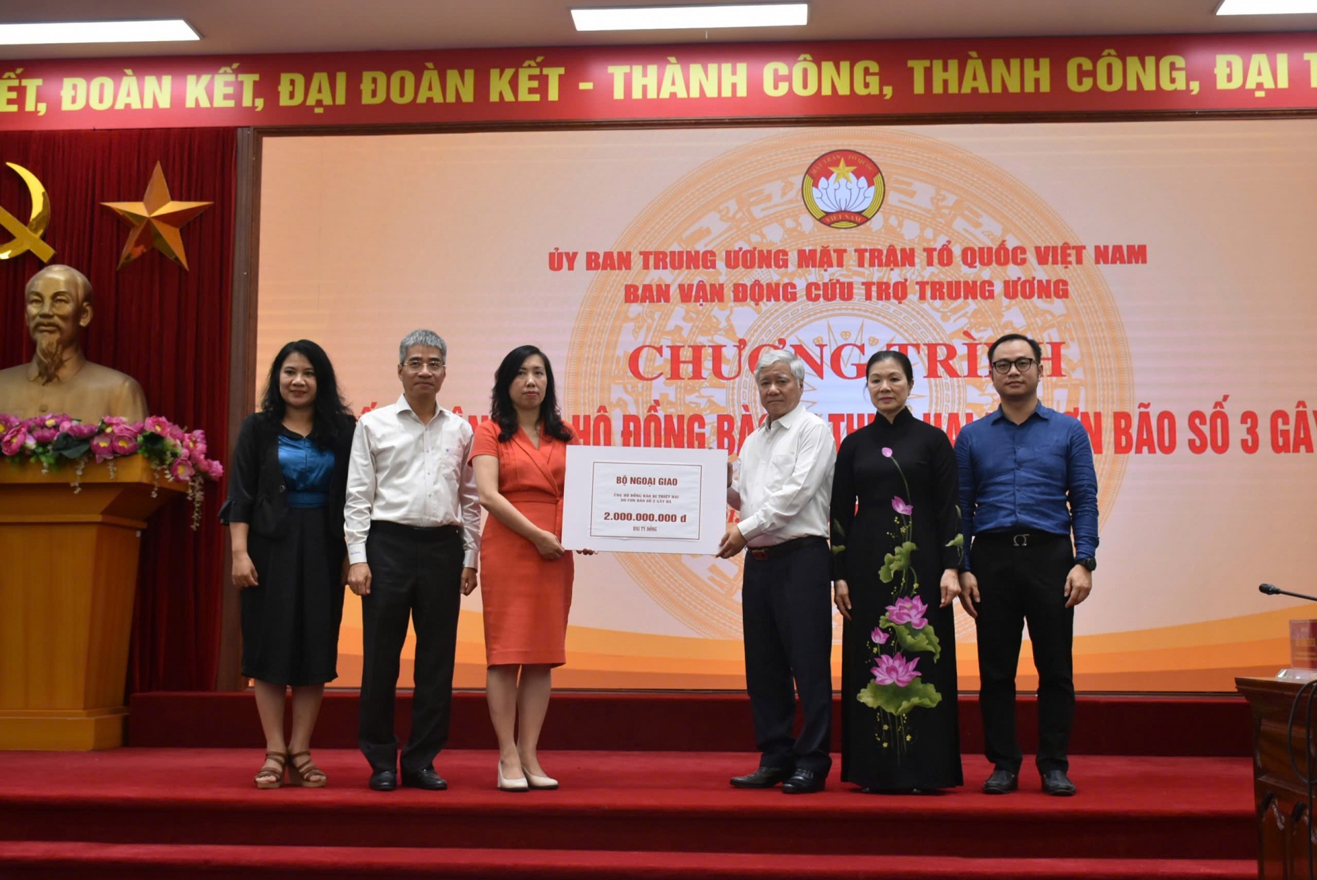Kiều bào hỗ trợ đồng bào chịu ảnh hưởng bão Yagi gần 19,3 tỉ đồng Kiều bào hỗ trợ đồng bào chịu ảnh hưởng bão Yagi gần 19,3 tỉ đồng