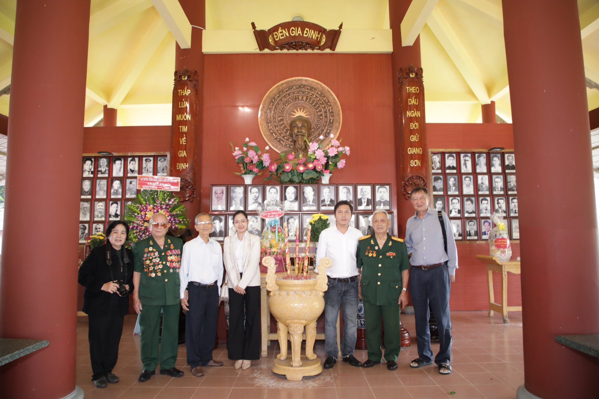 Phóng viên VPĐD tại TP. HCM đến tham dự Lễ Thắp nhang – Tưởng niệm các bậc “Hào kiệt kiên trung Đền Gia Định”