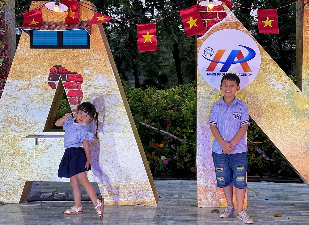 Festival Thu Hà Nội 2024 thu hút hơn 50.000 lượt du khách, quyên góp 288 triệu đồng ủng hộ đồng bào bị lũ lụt Festival Thu Hà Nội 2024 thu hút hơn 50.000 lượt du khách, quyên góp 288 triệu đồng ủng hộ đồng bào bị lũ lụt