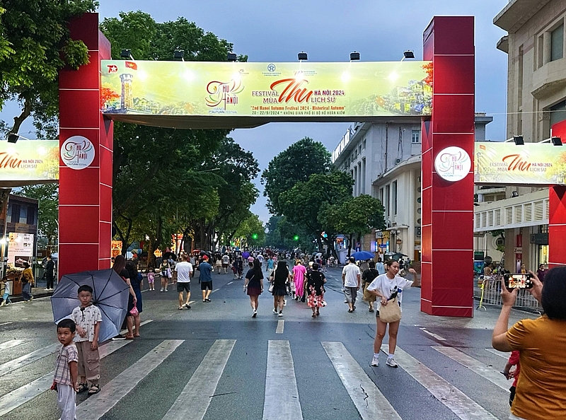 Festival Thu Hà Nội 2024 thu hút hơn 50.000 lượt du khách, quyên góp 288 triệu đồng ủng hộ đồng bào bị lũ lụt Festival Thu Hà Nội 2024 thu hút hơn 50.000 lượt du khách, quyên góp 288 triệu đồng ủng hộ đồng bào bị lũ lụt
