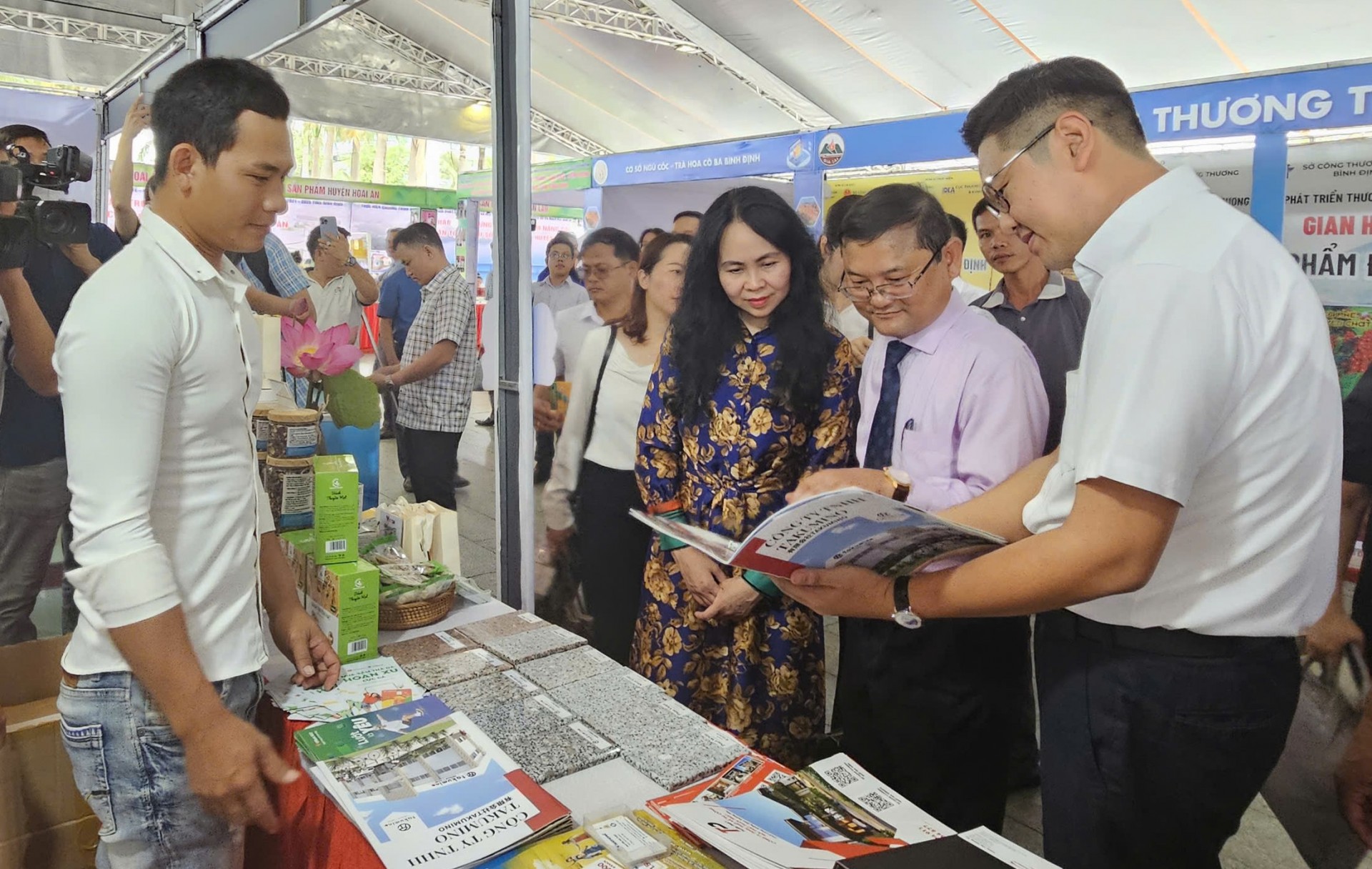 Kết nối giữa công nghệ và sản phẩm địa phương, OCOP Kết nối giữa công nghệ và sản phẩm địa phương, OCOP