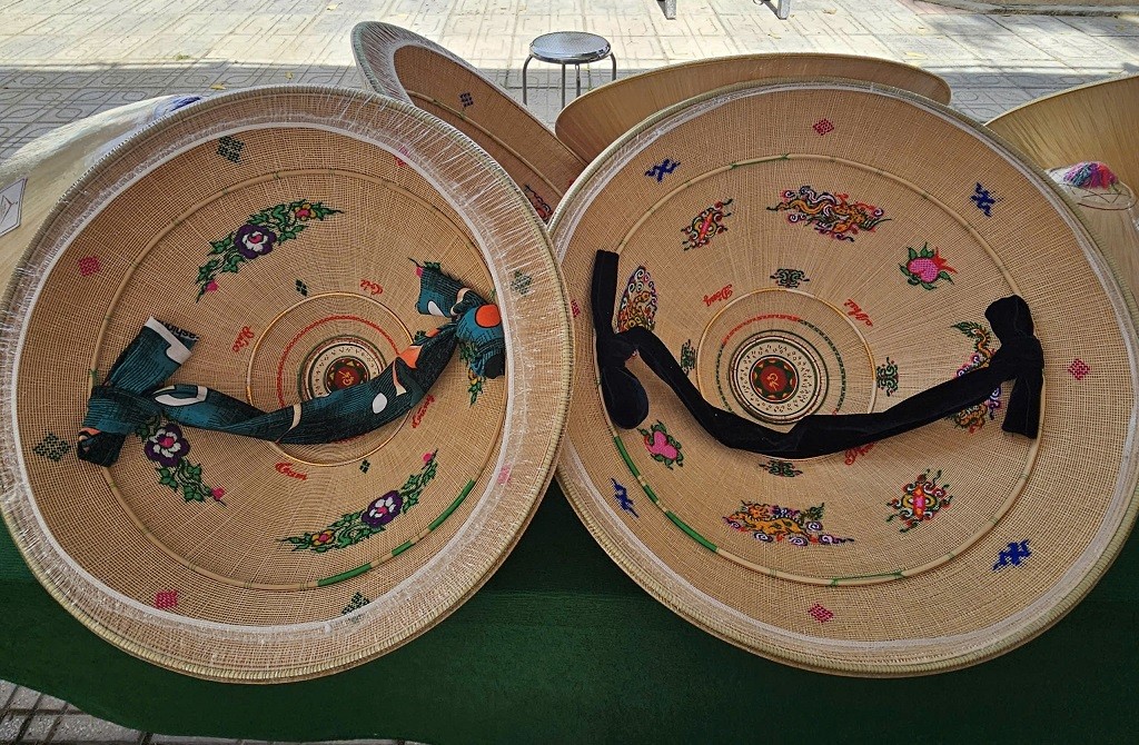 Đón Bằng di sản văn hóa phi vật thể quốc gia “Nghề chằm nón ngựa Phú Gia”