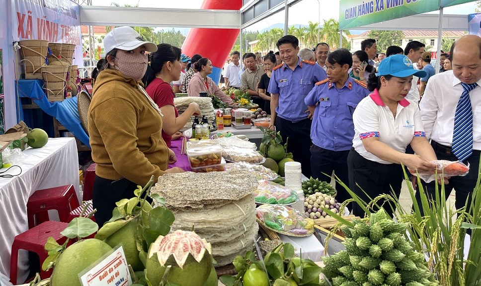 Bình Định: Đưa hàng Việt về với phiên chợ miền núi Bình Định: Đưa hàng Việt về với phiên chợ miền núi