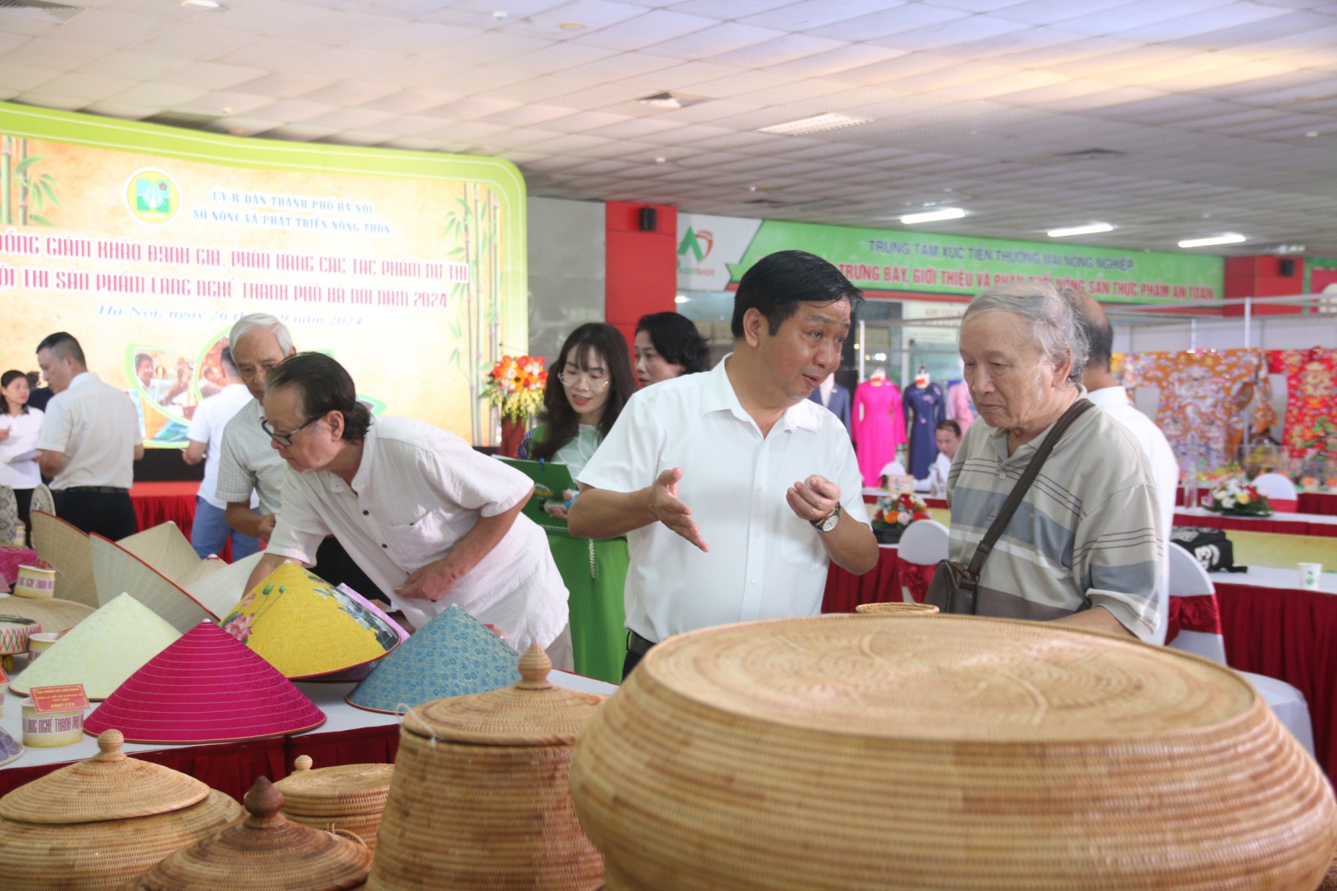 Hội thi sản phẩm làng nghề thành phố Hà Nội năm 2024 thu hút hơn 287 tác phẩm dự thi