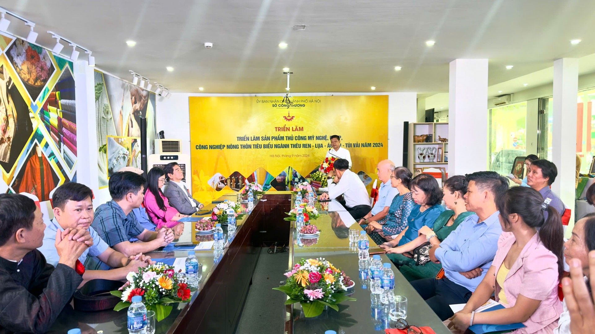 Khai mạc Triển lãm sản phẩm thủ công mỹ nghệ, OCOP, công nghiệp nông thôn tiêu biểu ngành thêu ren, lụa, áo dài và túi vải năm 2024