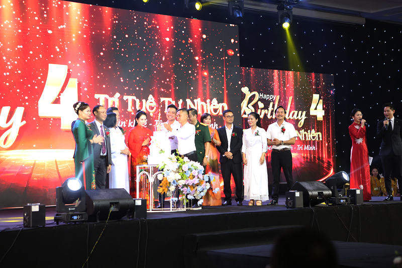 Kỷ niệm 4 năm thành lập Trí tuệ tự nhiên và ra mắt sản phẩm “Siêu ứng dụng thương mại điện tử POHO” Kỷ niệm 4 năm thành lập Trí tuệ tự nhiên và ra mắt sản phẩm “Siêu ứng dụng thương mại điện tử POHO”