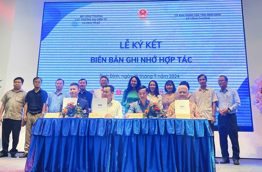 Phát huy tối đa các nguồn lực của vùng và thúc đẩy phát triển TMĐT Phát huy tối đa các nguồn lực của vùng và thúc đẩy phát triển TMĐT