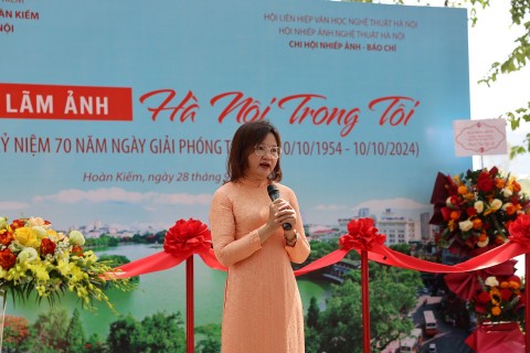 khai mac trien lam anh voi chu de ha noi trong toi