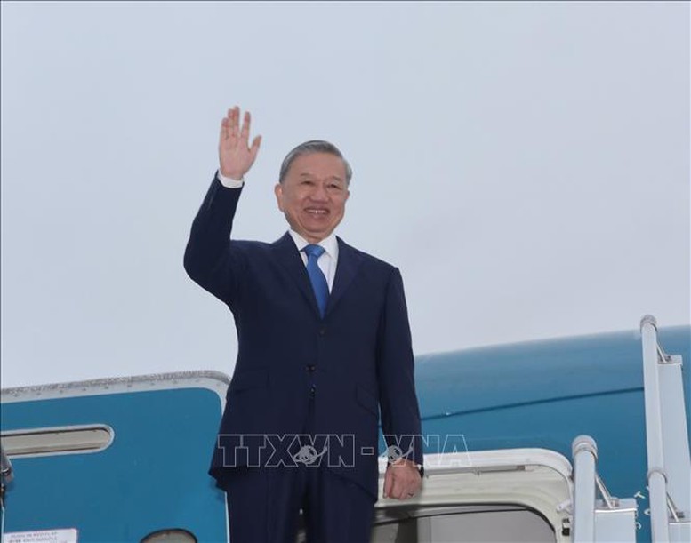 Tổng Bí thư, Chủ tịch nước Tô Lâm rời Hà Nội, lên đường thăm cấp Nhà nước tới Mông Cổ, Ireland, tham dự Hội nghị cấp cao Pháp ngữ lần thứ 19 và thăm chính thức Cộng hòa Pháp. Ảnh: TTXVN Tổng Bí thư, Chủ tịch nước Tô Lâm rời Hà Nội, lên đường thăm cấp Nhà nước tới Mông Cổ, Ireland, tham dự Hội nghị cấp cao Pháp ngữ lần thứ 19 và thăm chính thức Cộng hòa Pháp. Ảnh: TTXVN