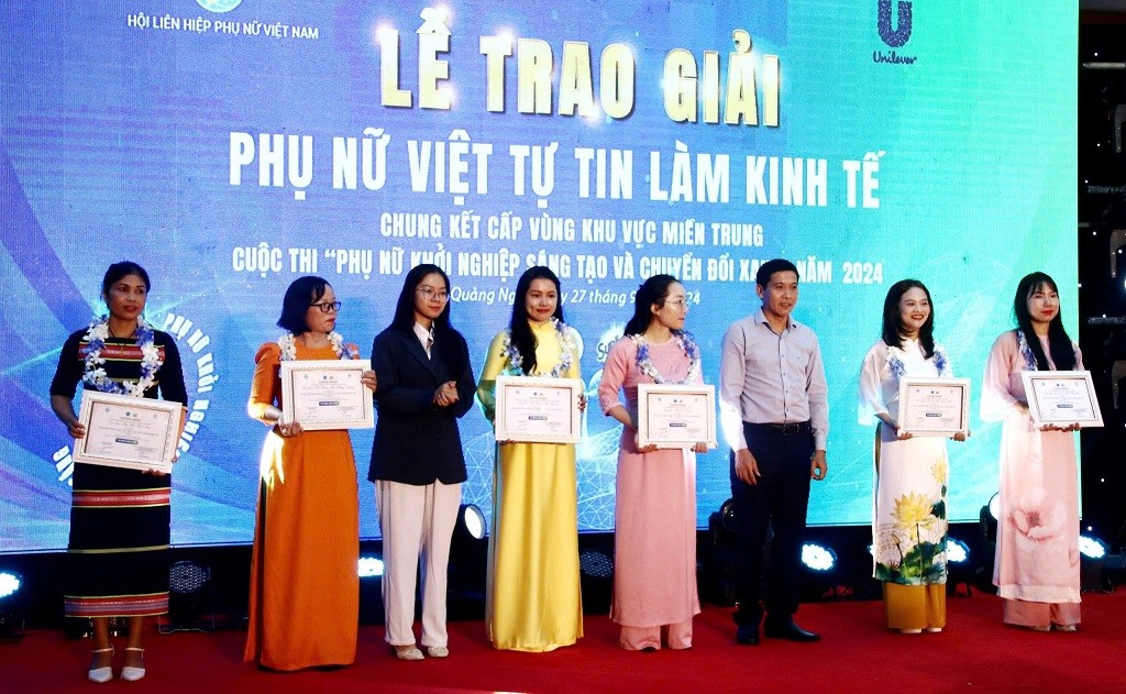 Trao giải Cuộc thi Phụ nữ khởi nghiệp cấp Vùng khu vực miền Trung năm 2024 Trao giải Cuộc thi Phụ nữ khởi nghiệp cấp Vùng khu vực miền Trung năm 2024