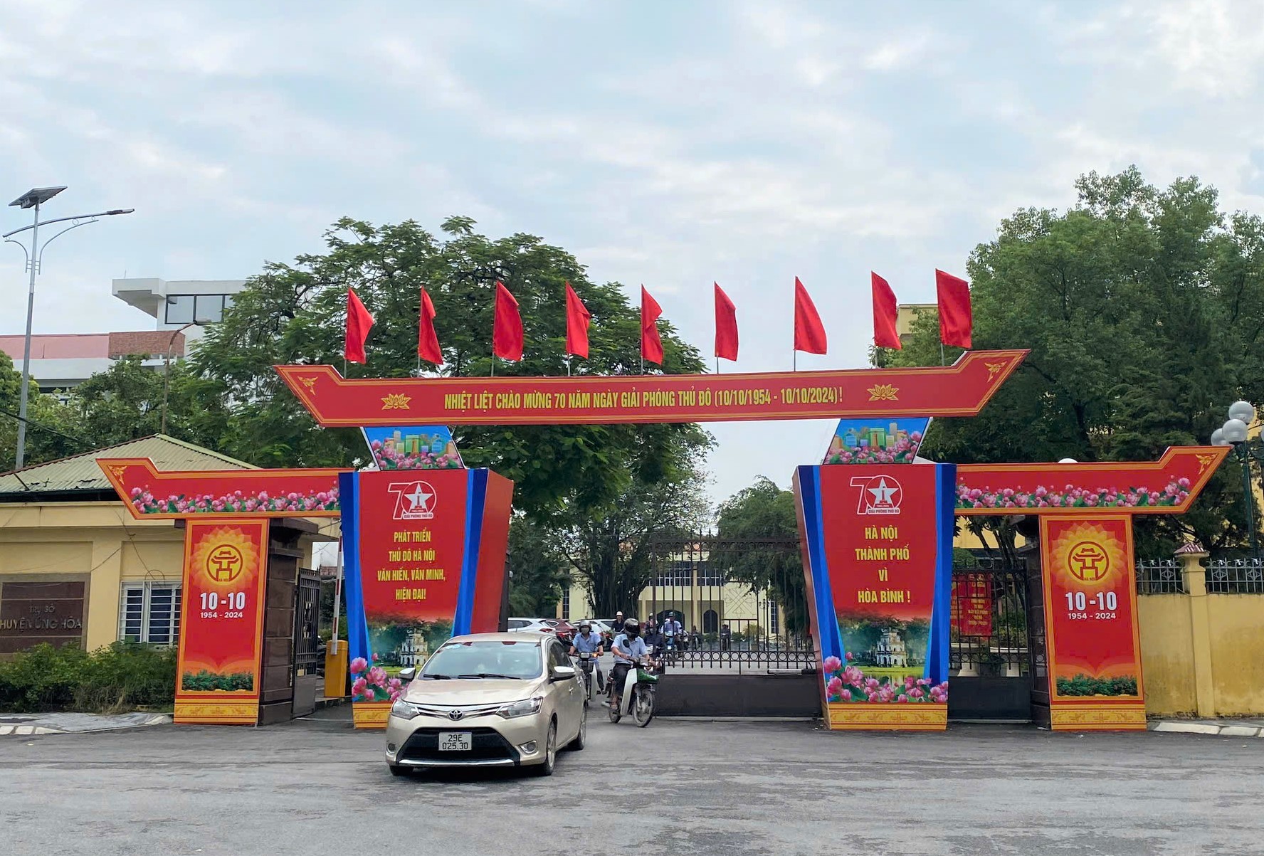 Trụ sở UBND huyện Ứng Hòa