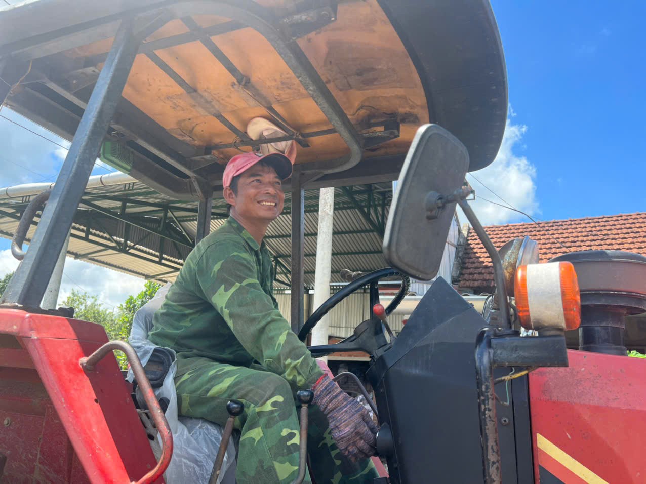 Người nông dân Chăm HRoi của tỉnh Phú Yên được bình chọn là Nông dân Việt Nam xuất sắc 2024 Người nông dân Chăm HRoi của tỉnh Phú Yên được bình chọn là Nông dân Việt Nam xuất sắc 2024