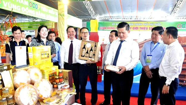 Chương trình OCOP đã góp phần thay đổi về tổ chức sản xuất ở khu vực nông thôn theo hướng liên kết chuỗi giá trị, giúp nâng cao chất lượng nông sản và tăng thu nhập cho người dân nông thôn.  Chương trình OCOP đã góp phần thay đổi về tổ chức sản xuất ở khu vực nông thôn theo hướng liên kết chuỗi giá trị, giúp nâng cao chất lượng nông sản và tăng thu nhập cho người dân nông thôn.
