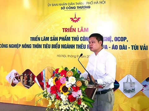 Triển lãm thêu ren, lụa, túi vải quy tụ 400 mẫu sản phẩm từ các làng nghề