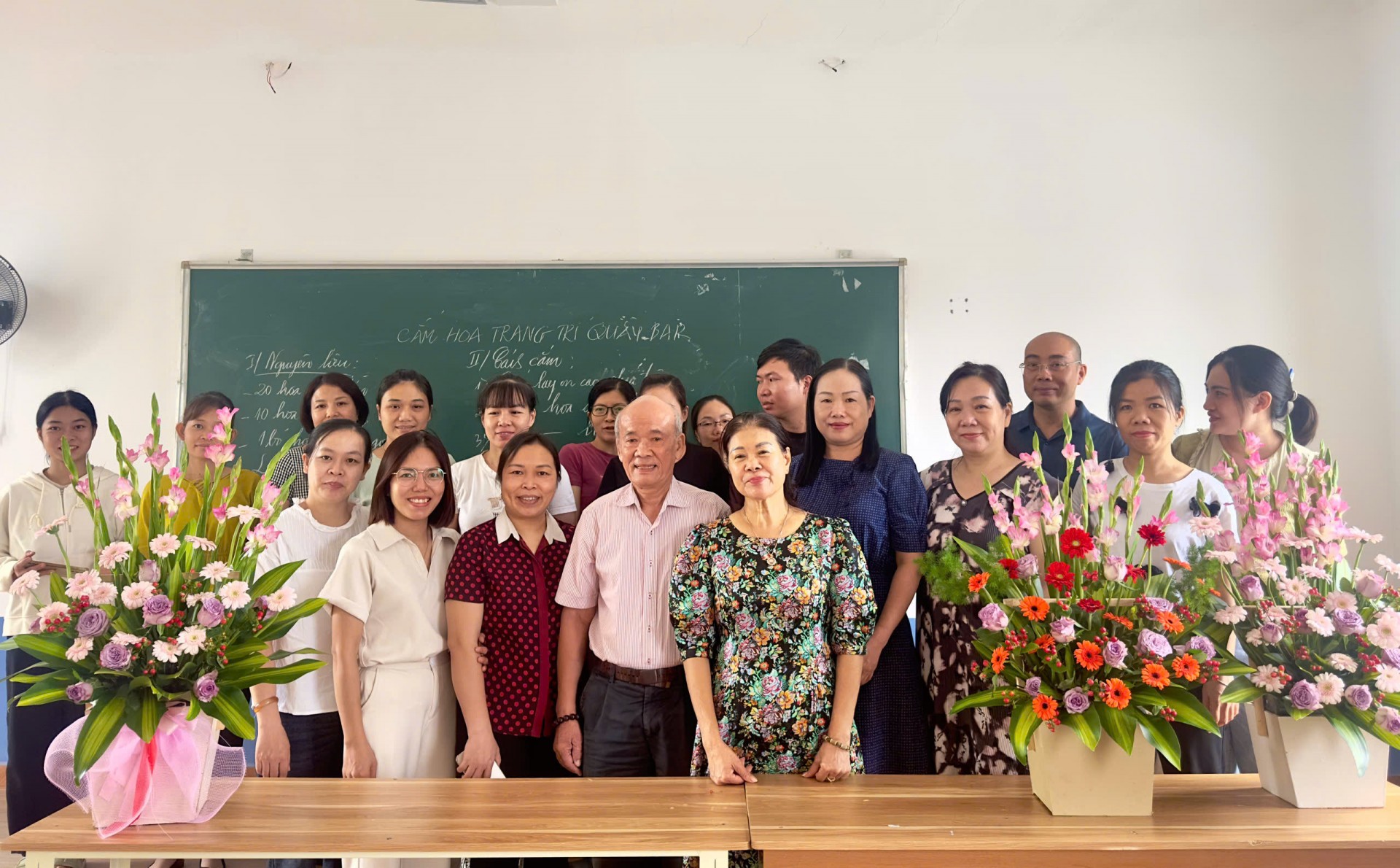 Chủ tịch Hiệp hội Làng nghề Việt Nam Trịnh Quốc Đạt làm việc với đơn vị trực thuộc tại thành phố Hải Phòng