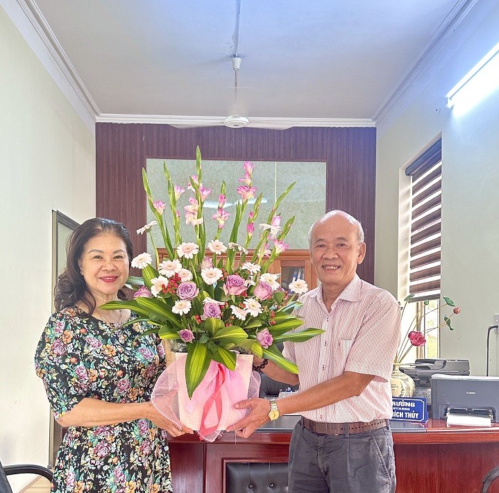 Chủ tịch Hiệp hội Làng nghề Việt Nam Trịnh Quốc Đạt làm việc với đơn vị trực thuộc tại thành phố Hải Phòng