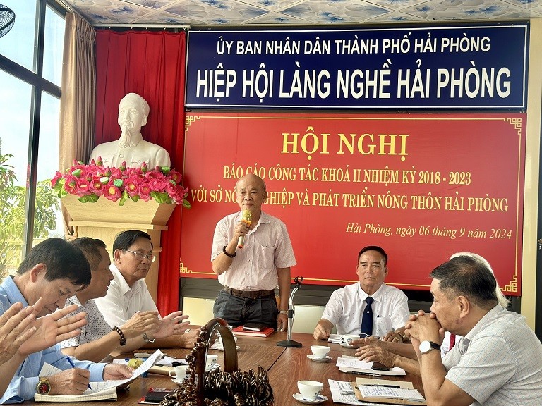 Chủ tịch Hiệp hội Làng nghề Việt Nam Trịnh Quốc Đạt làm việc với đơn vị trực thuộc tại thành phố Hải Phòng