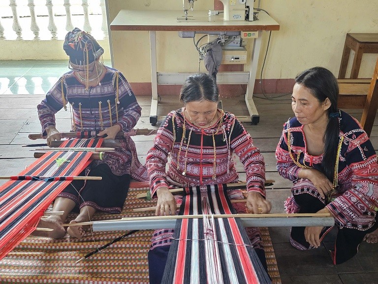 Phú Yên: Đưa thổ cẩm Xí Thoại trở thành sản phẩm du lịch Phú Yên: Đưa thổ cẩm Xí Thoại trở thành sản phẩm du lịch