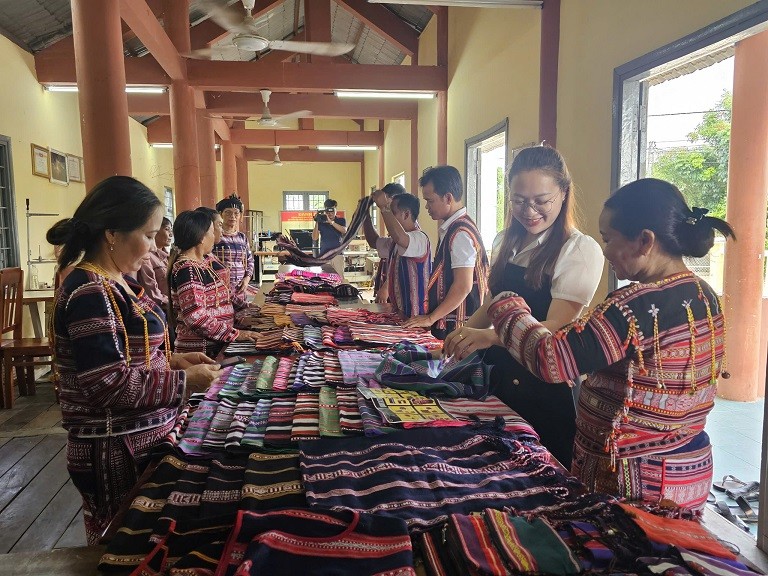 Phú Yên: Đưa thổ cẩm Xí Thoại trở thành sản phẩm du lịch Phú Yên: Đưa thổ cẩm Xí Thoại trở thành sản phẩm du lịch