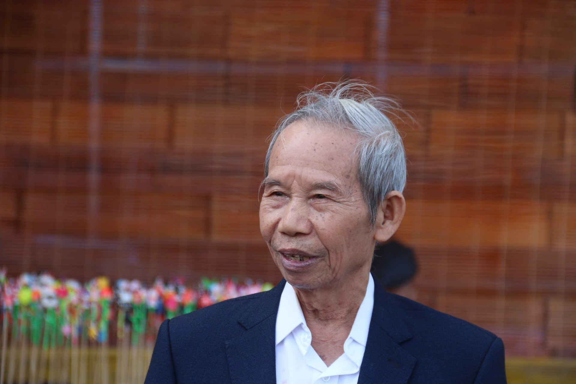 Nghệ nhân ưu tú Đỗ Huy Kiều đến từ làng nghề mây tre đan xã Đông Phương Yên - huyện Chương Mỹ, Hà Nội. Nghệ nhân ưu tú Đỗ Huy Kiều đến từ làng nghề mây tre đan xã Đông Phương Yên - huyện Chương Mỹ, Hà Nội.