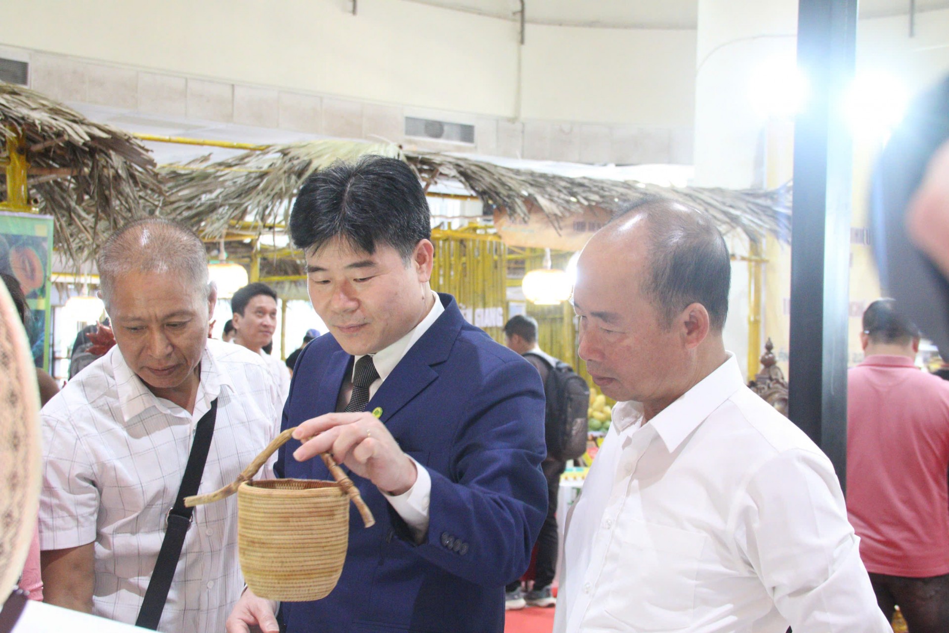 Nhiều sản phẩm thủ công mỹ nghệ có tạo hình độc đáo  Nhiều sản phẩm thủ công mỹ nghệ có tạo hình độc đáo