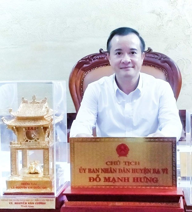 Ông Đỗ Mạnh Hưng, Phó Bí thư huyện ủy, Chủ tịch UBND huyện Ba Vì.UBND huyện B Ông Đỗ Mạnh Hưng, Phó Bí thư huyện ủy, Chủ tịch UBND huyện Ba Vì.UBND huyện B
