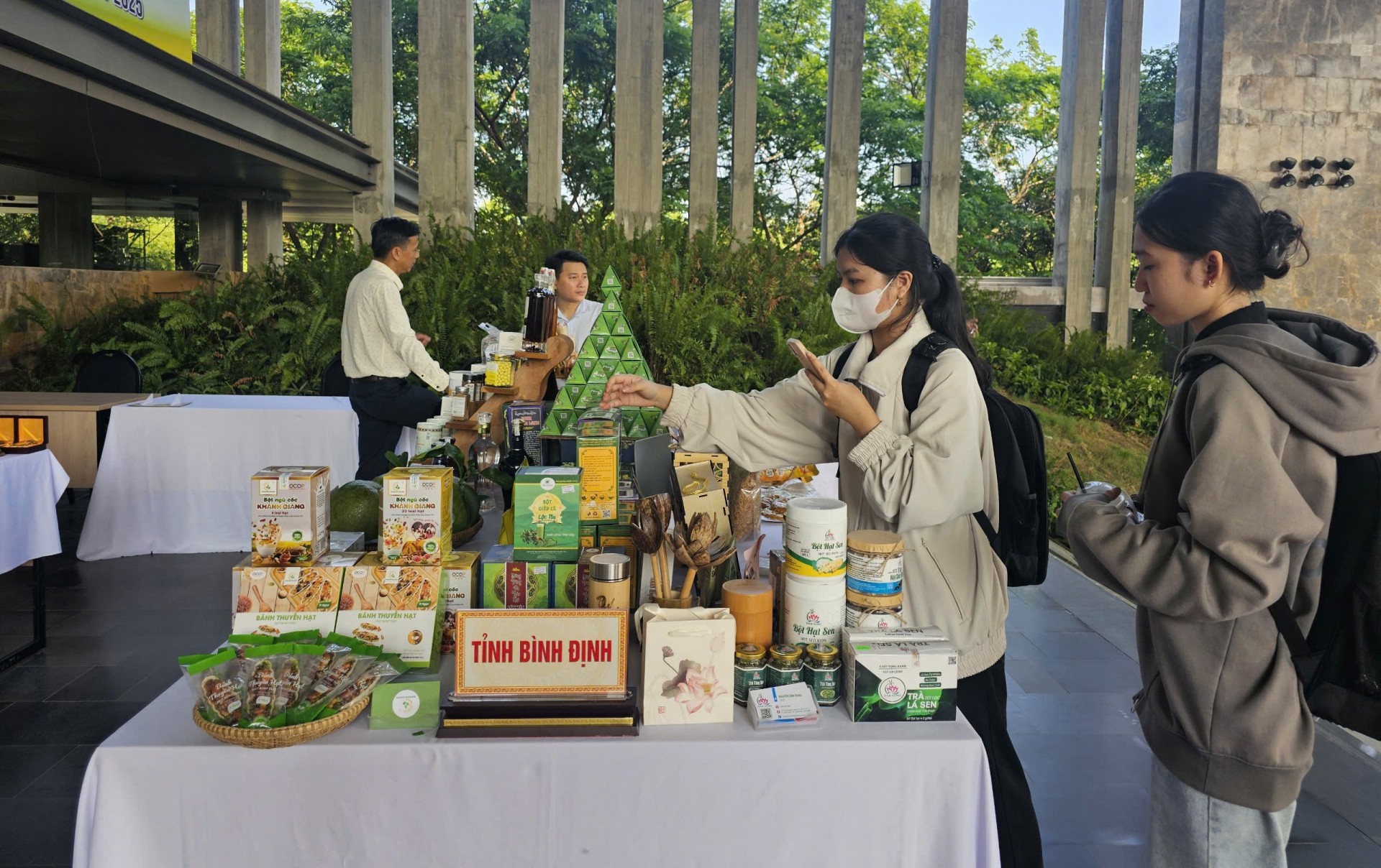 TP Hồ Chí Minh và các tỉnh Vùng Duyên hải Trung bộ hợp tác xúc tiến đầu tư