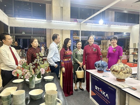 Khai mạc Hội chợ quốc tế Quà tặng hàng thủ công mỹ nghệ Hà Nội 2024
