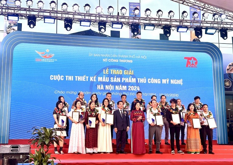 Lễ trao giải cuộc thi thiết kế mẫu sản phẩm thủ công mỹ nghệ năm 2024 Lễ trao giải cuộc thi thiết kế mẫu sản phẩm thủ công mỹ nghệ năm 2024