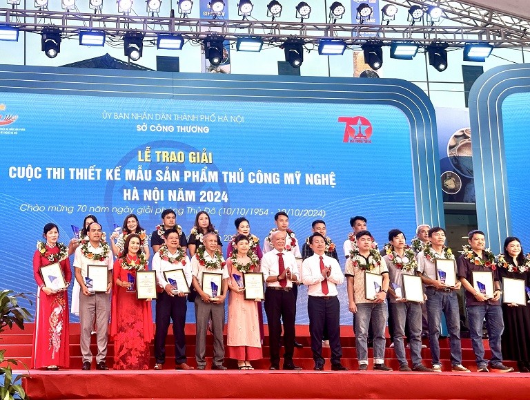Lễ trao giải cuộc thi thiết kế mẫu sản phẩm thủ công mỹ nghệ năm 2024 Lễ trao giải cuộc thi thiết kế mẫu sản phẩm thủ công mỹ nghệ năm 2024