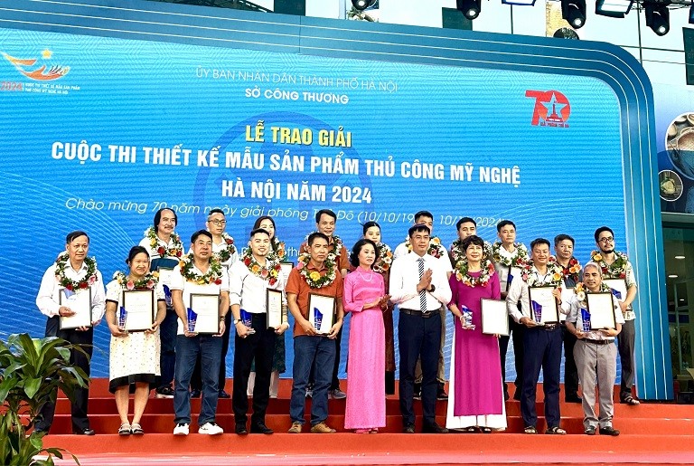 Lễ trao giải cuộc thi thiết kế mẫu sản phẩm thủ công mỹ nghệ năm 2024 Lễ trao giải cuộc thi thiết kế mẫu sản phẩm thủ công mỹ nghệ năm 2024