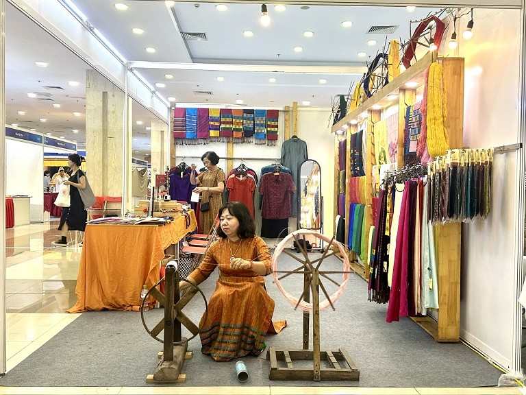 Khai mạc Hội chợ quốc tế Quà tặng hàng thủ công mỹ nghệ Hà Nội 2024 Khai mạc Hội chợ quốc tế Quà tặng hàng thủ công mỹ nghệ Hà Nội 2024