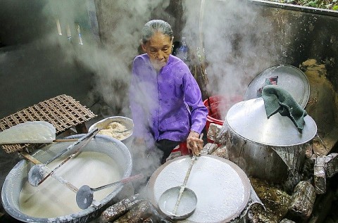 Đà Nẵng: Nghề làm bánh tráng Tuý Loan là di sản văn hoá phi vật thể quốc gia.