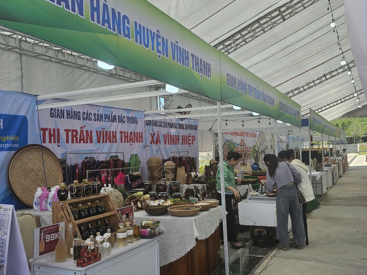 Phiên chợ nông sản miền núi huyện Vĩnh Thạnh Phiên chợ nông sản miền núi huyện Vĩnh Thạnh