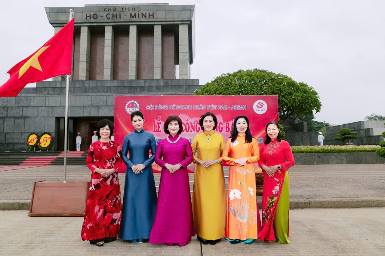 Hội đồng nữ doanh nhân Việt Nam - ASEAN “Báo công dâng Bác” 2024 với khát vọng vươn xa Hội đồng nữ doanh nhân Việt Nam - ASEAN “Báo công dâng Bác” 2024 với khát vọng vươn xa