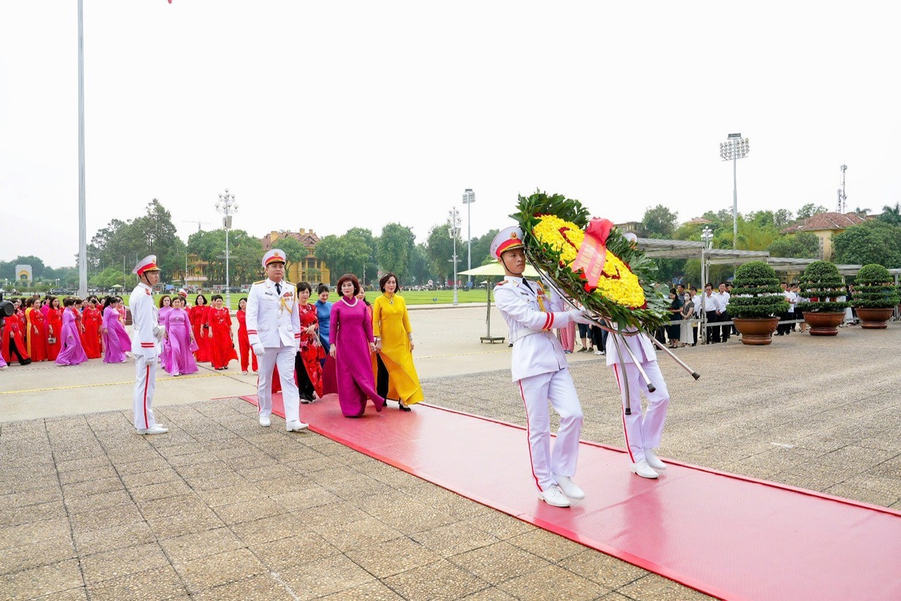 Hội đồng nữ doanh nhân Việt Nam - ASEAN “Báo công dâng Bác” 2024 với khát vọng vươn xa Hội đồng nữ doanh nhân Việt Nam - ASEAN “Báo công dâng Bác” 2024 với khát vọng vươn xa