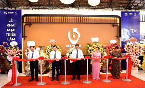 Triển lãm “Hồn của đất” tình yêu với Bác Hồ và Tổ quốc