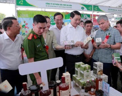 Thanh Hóa: Khai trương trưng bày, giới thiệu sản phẩm nông sản, thực phẩm an toàn năm 2024 Thanh Hóa: Khai trương trưng bày, giới thiệu sản phẩm nông sản, thực phẩm an toàn năm 2024