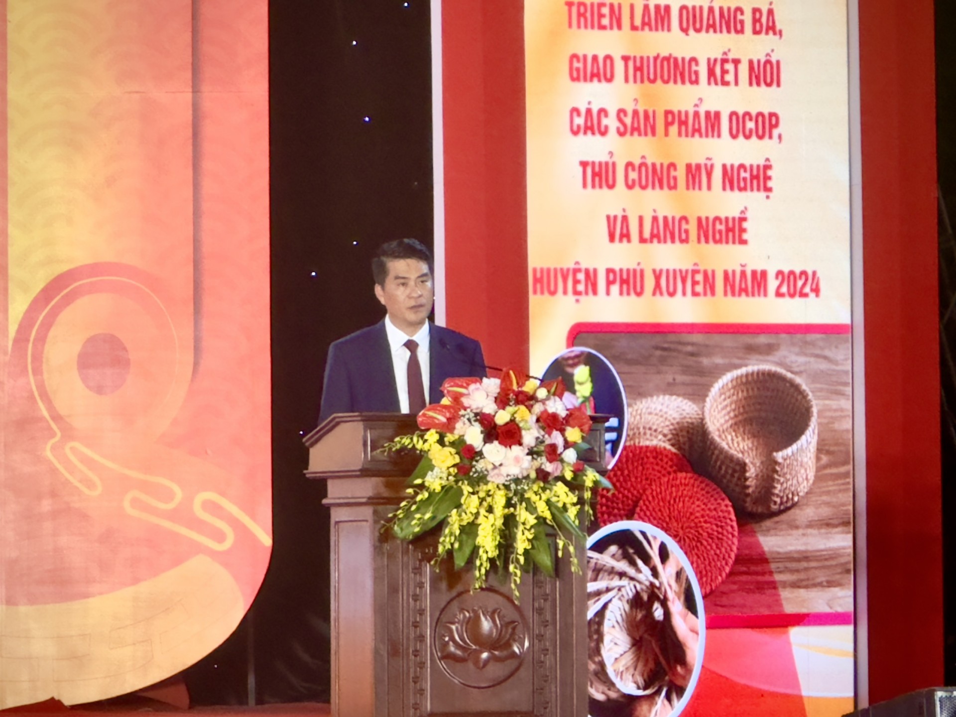 Huyện Phú Xuyên Khai mạc Triển lãm quảng bá, giao thương kết nối các sản phẩm OCOP, thủ công mỹ nghệ và làng nghề năm 2024 Huyện Phú Xuyên Khai mạc Triển lãm quảng bá, giao thương kết nối các sản phẩm OCOP, thủ công mỹ nghệ và làng nghề năm 2024