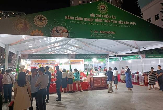 Khai mạc Hội chợ triển lãm hàng công nghiệp nông thôn tiêu biểu năm 2024 Khai mạc Hội chợ triển lãm hàng công nghiệp nông thôn tiêu biểu năm 2024