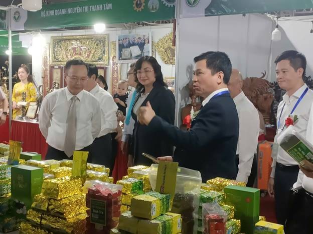 Khai mạc Hội chợ triển lãm hàng công nghiệp nông thôn tiêu biểu năm 2024 Khai mạc Hội chợ triển lãm hàng công nghiệp nông thôn tiêu biểu năm 2024