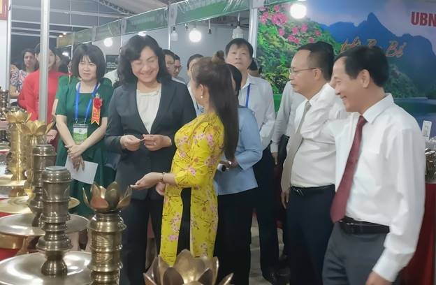 Khai mạc Hội chợ triển lãm hàng công nghiệp nông thôn tiêu biểu năm 2024 Khai mạc Hội chợ triển lãm hàng công nghiệp nông thôn tiêu biểu năm 2024