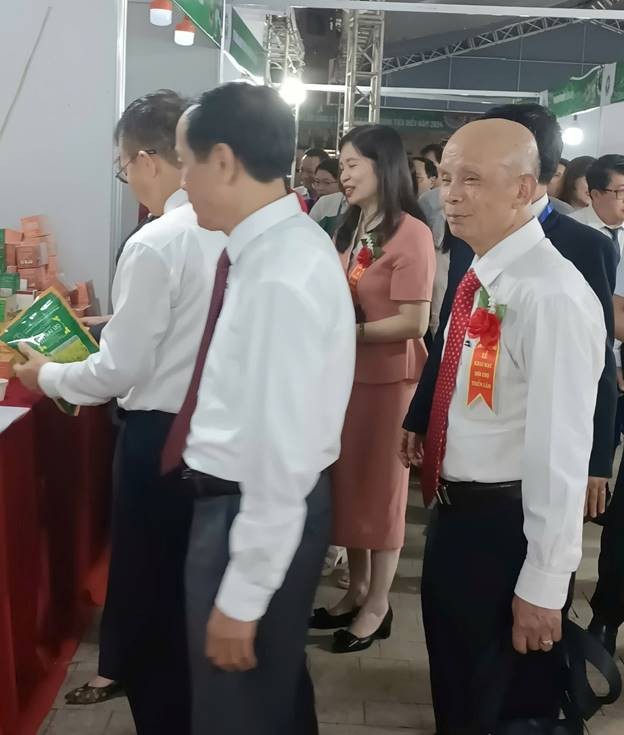 Khai mạc Hội chợ triển lãm hàng công nghiệp nông thôn tiêu biểu năm 2024 Khai mạc Hội chợ triển lãm hàng công nghiệp nông thôn tiêu biểu năm 2024