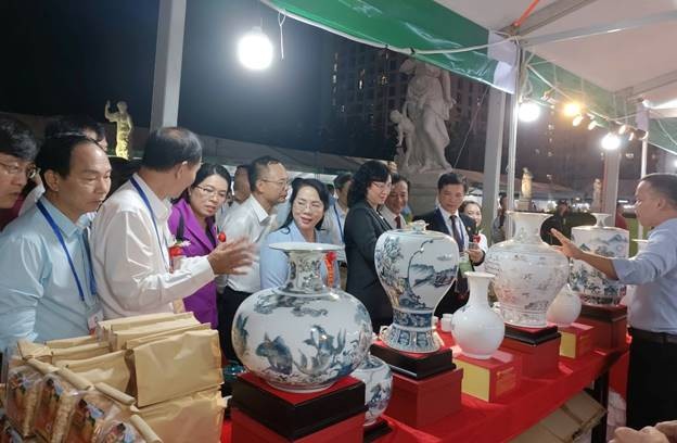 Khai mạc Hội chợ triển lãm hàng công nghiệp nông thôn tiêu biểu năm 2024 Khai mạc Hội chợ triển lãm hàng công nghiệp nông thôn tiêu biểu năm 2024