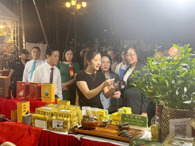 Khai mạc Hội chợ triển lãm hàng công nghiệp nông thôn tiêu biểu năm 2024 Khai mạc Hội chợ triển lãm hàng công nghiệp nông thôn tiêu biểu năm 2024